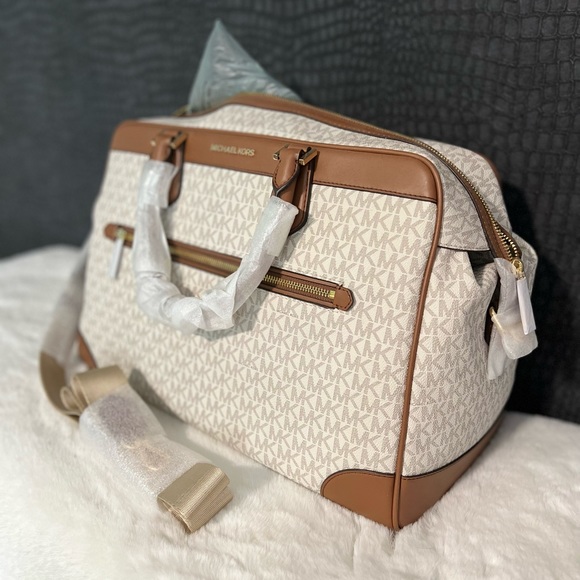 BNWT MICHAEL KORS travel bag - Picture 3 of 3